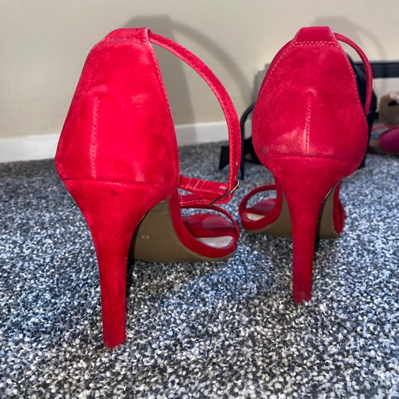 Red high heels - Picture 4 of 5